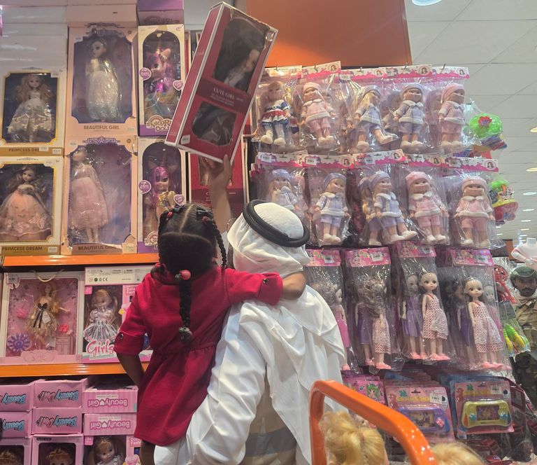 الإمارات تدخل الفرح لقلوب العائلات اليمنية