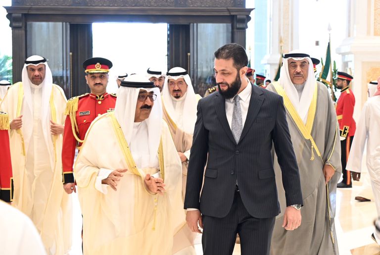 أمير الكويت مستقبلا الرئيس السوري
