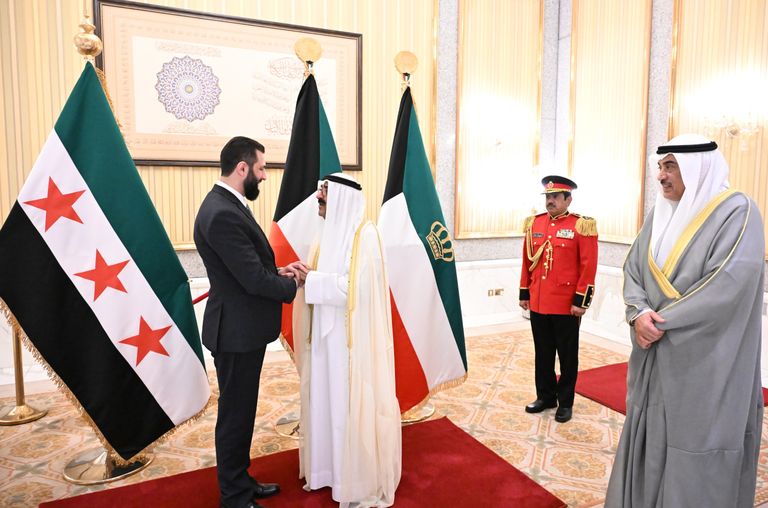 أمير الكويت مستقبلا الرئيس السوري