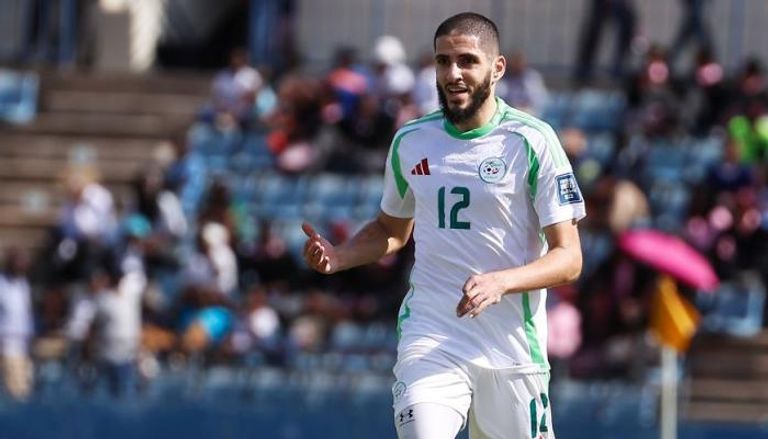 بنزية لاعب منتخب الجزائر