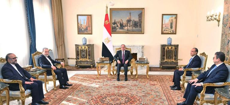 بدر عبدالعاطي متوسطا عراقجي وغروسي