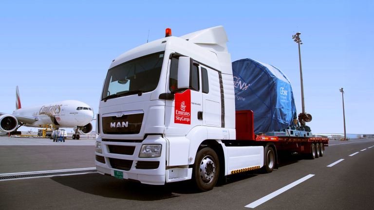 الإمارات لشحن محركات الطائرات