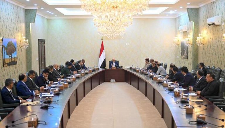 جانب من اجتماع العليمي بأعضاء ورئيس الحكومة اليمنية