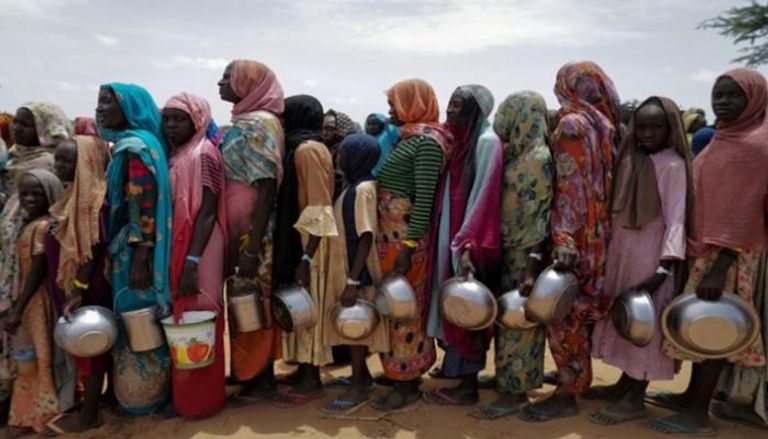 طابور للحصول على مساعدات في السودان