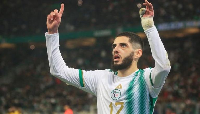 ياسين بنزية، نجم منتخب الجزائر