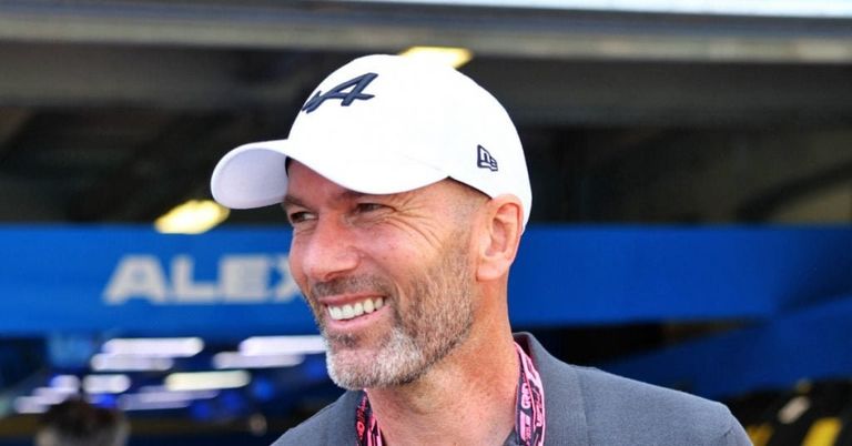 زين الدين زيدان ياسين بنزية، نجم منتخب الجزائر