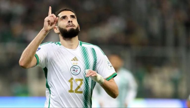 بنزية لاعب منتخب الجزائر