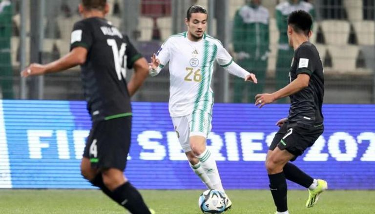 حاج موسى لاعب منتخب الجزائر