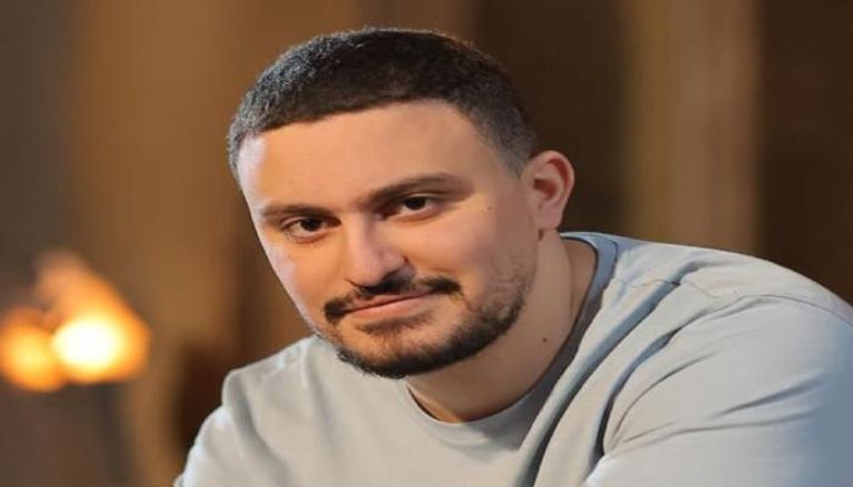 ياسين السقا يحذف صور والدته مها الصغير