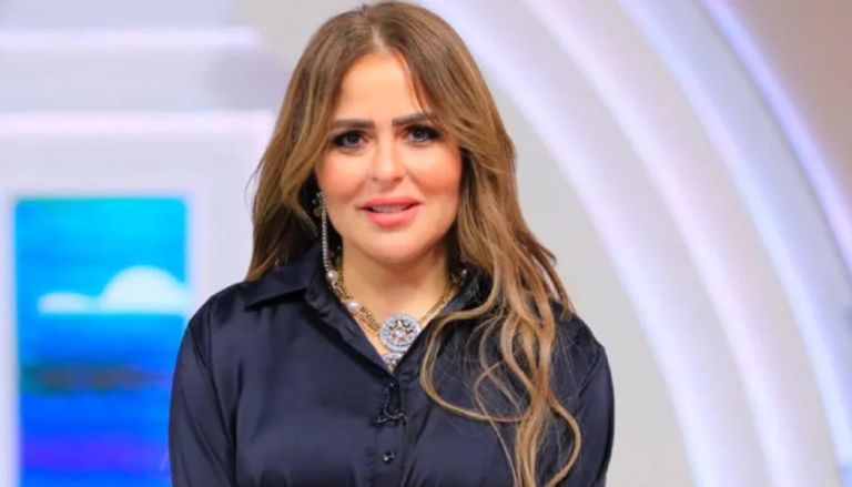 ياسين السقا يحذف صور والدته مها الصغير