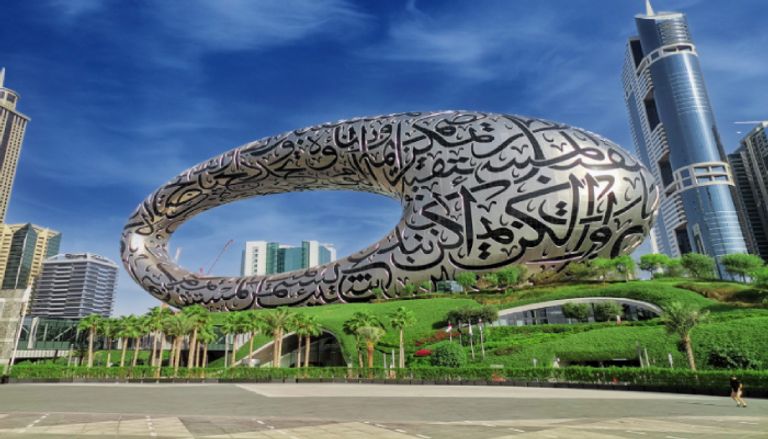 ريتشارد تايس يعبر عن إعجابه بالنموذج الإماراتي