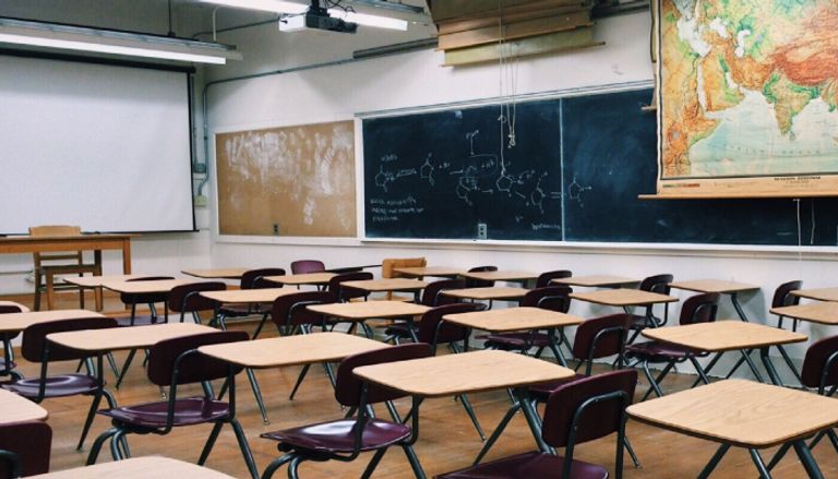 اندفاع عاطفي يتسبب في اقتحام لجنة امتحان في مصر