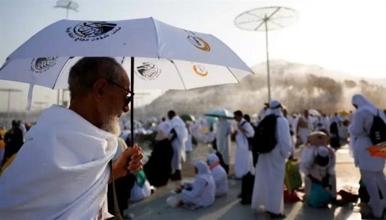 حجاج بيت الله الحرام يستقرون في منى