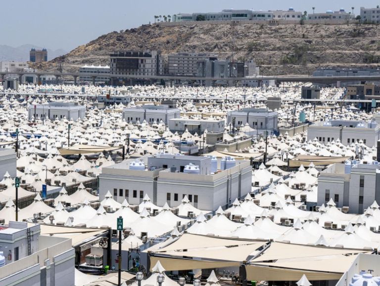 حجاج بيت الله الحرام يستقرون في منى حجاج بيت الله الحرام يستقرون في منى