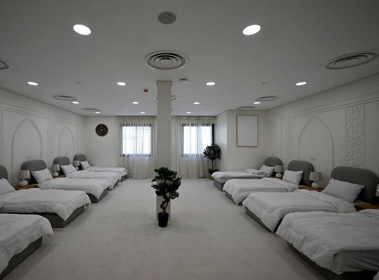 الخيام البيضاء علامة فارقة في مشعر منى