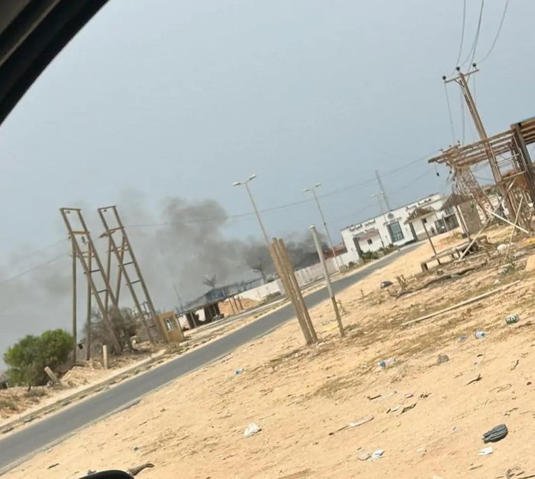 تصاعد الأدخنة جراء اشتباكات مصراتة