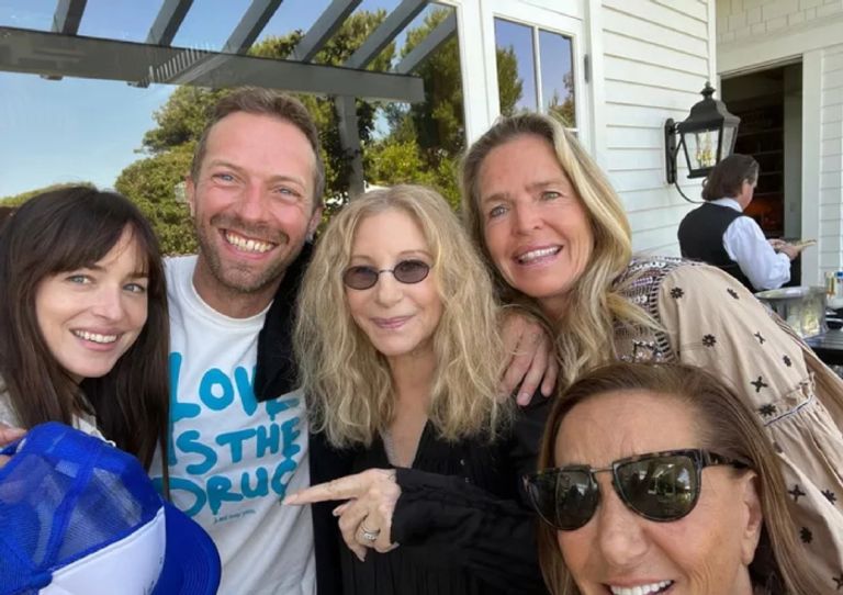 تأكيد انفصال داكوتا جونسون وكريس مارتن تأكيد انفصال داكوتا جونسون وكريس مارتن