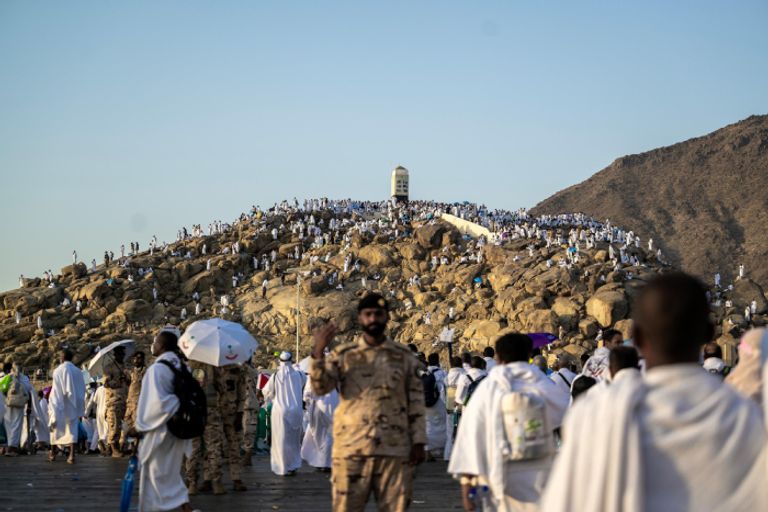 ضيوف الرحمن ينفرون من عرفات إلى مزدلفة ضيوف الرحمن ينفرون من عرفات إلى مزدلفة