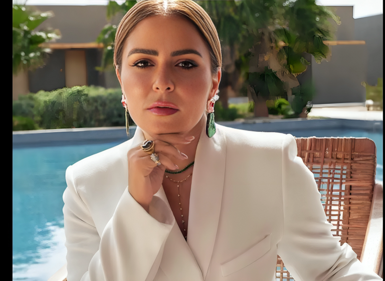 الإعلامية مها الصغير