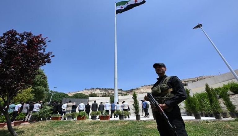 أحد أفراد قوات الأمن السورية في دمشق