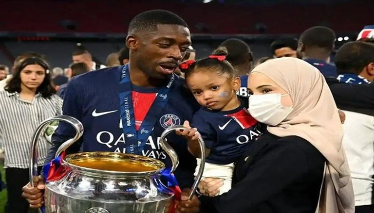 عثمان ديمبلي وزوجته 