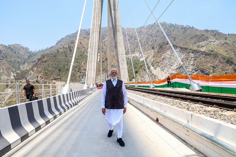 الهند تفتتح خطاً استراتيجياً للسكك الحديد في كشمير