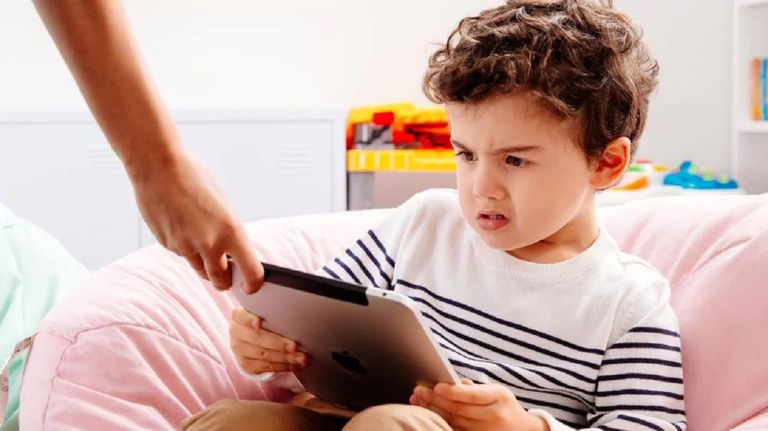 تقييد استخدام الأطفال للسوشيال ميديا