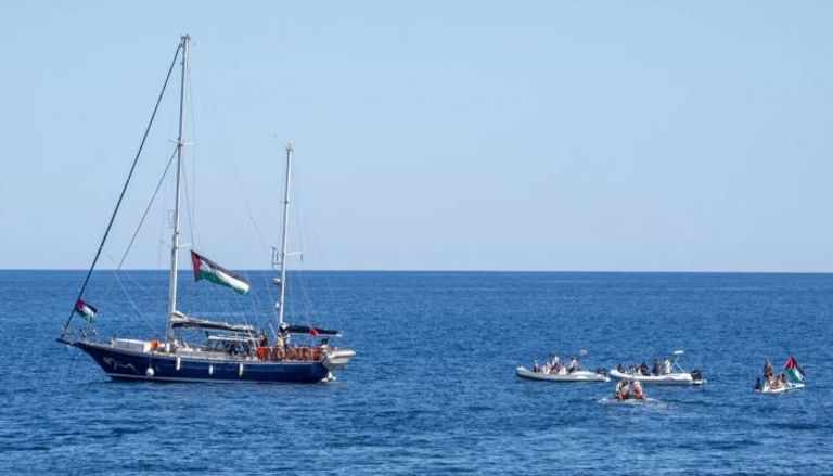 السفينة مادلين خلال رحلتها إلى قطاع غزة