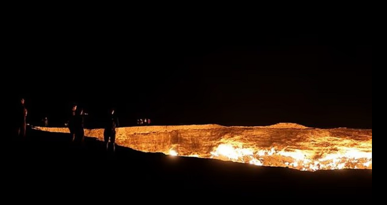 بوابة الجحيم هي حفرة عميقة تقع في صحراء كاراكوم