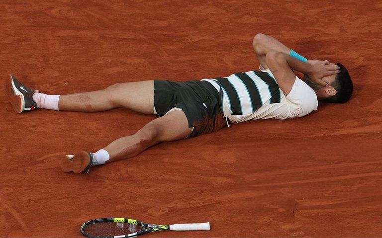 كارلوس ألكاراز كارلوس ألكاراز يتوج ببطولة فرنسا المفتوحة للتنس