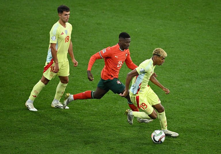 لامين يامال ونونو مينديز