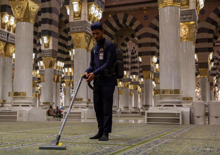المسجد النبوي يستقبل حجاج موسم حج 2025