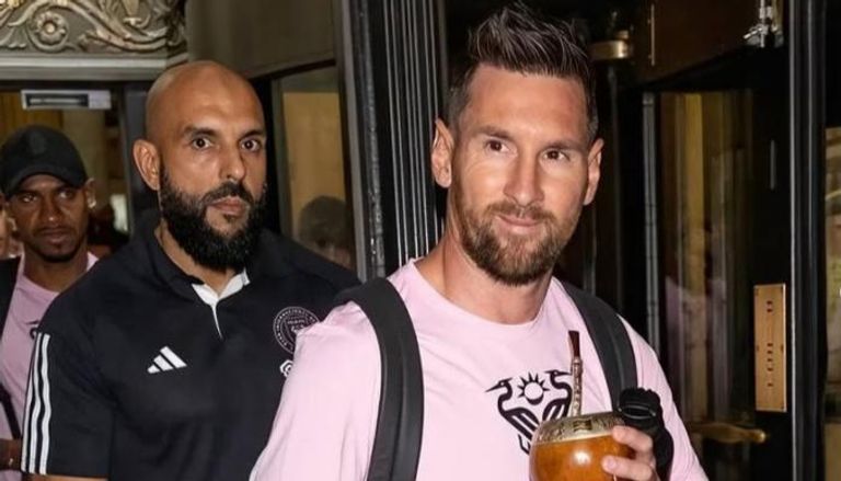 ليونيل ميسي وحارسه الشخصي ياسين تشويكو