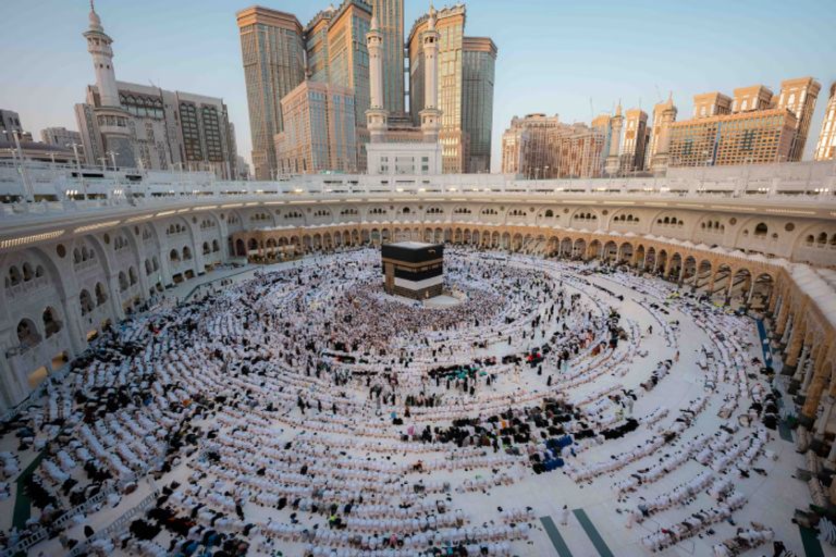 السعودية تفتح تأشيرات العمرة للقادمين من الخارج السعودية تفتح تأشيرات العمرة للقادمين من الخارج