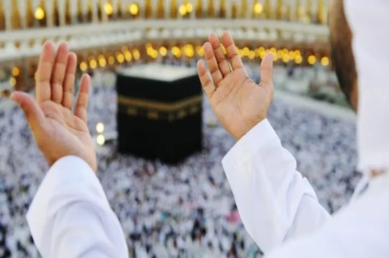 السعودية تفتح تأشيرات العمرة للقادمين من الخارج