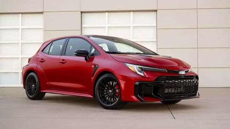 سيارة Toyota GR Corolla سيارة Acura Integra Type S