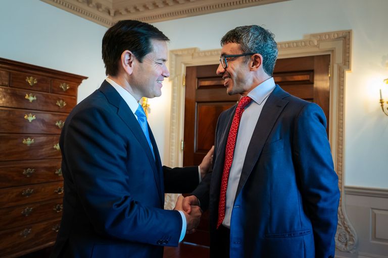 الشيخ عبدالله بن زايد آل نهيان يلتقي وزير الخارجية الأمريكي