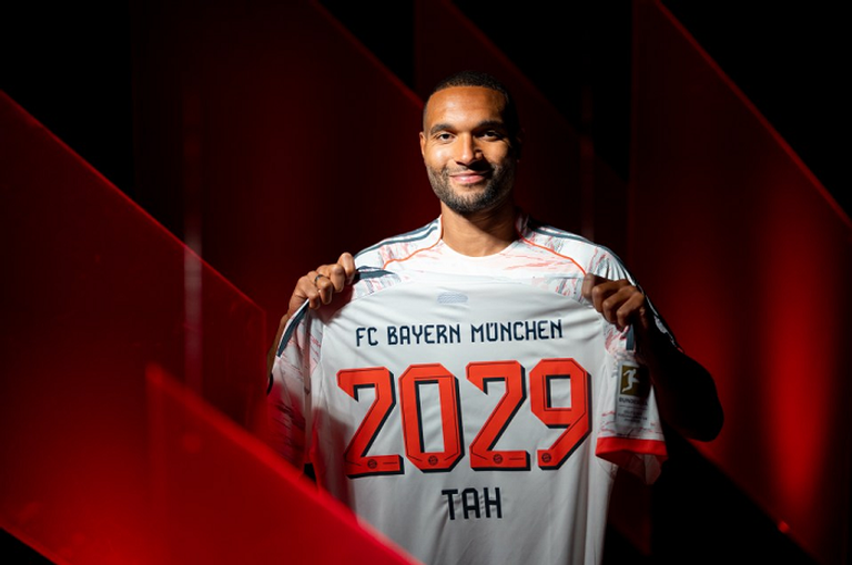 جونثان تاه ريان آيت نوري لاعب مانشستر سيتي الجديد