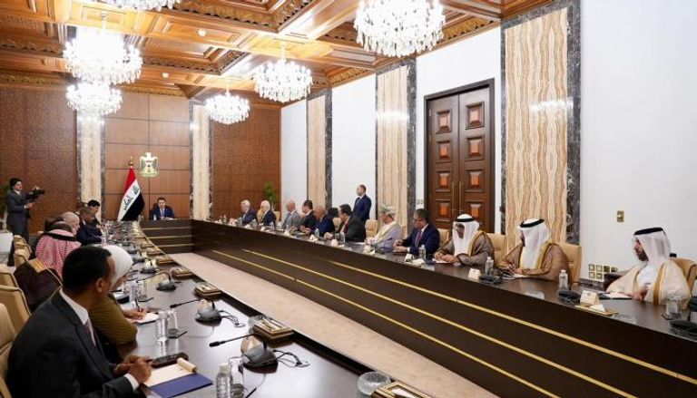 رئيس الوزراء العراقي خلال لقائه السفراء العرب