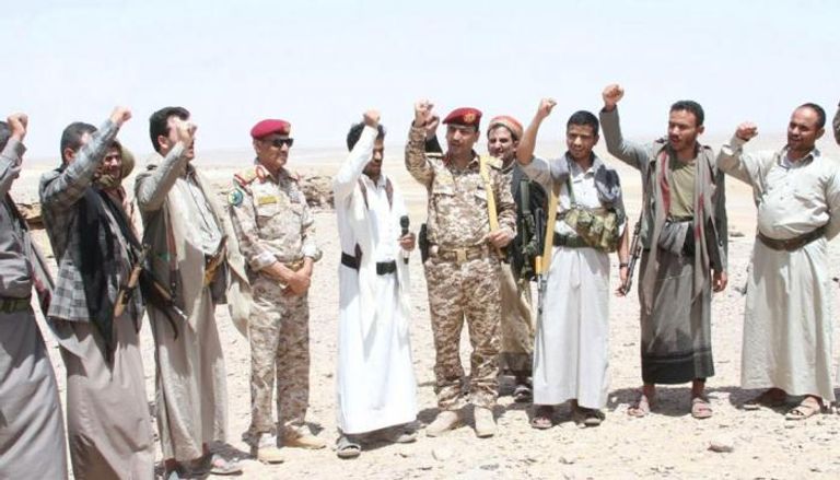عناصر حوثيه في احدى الجبهات