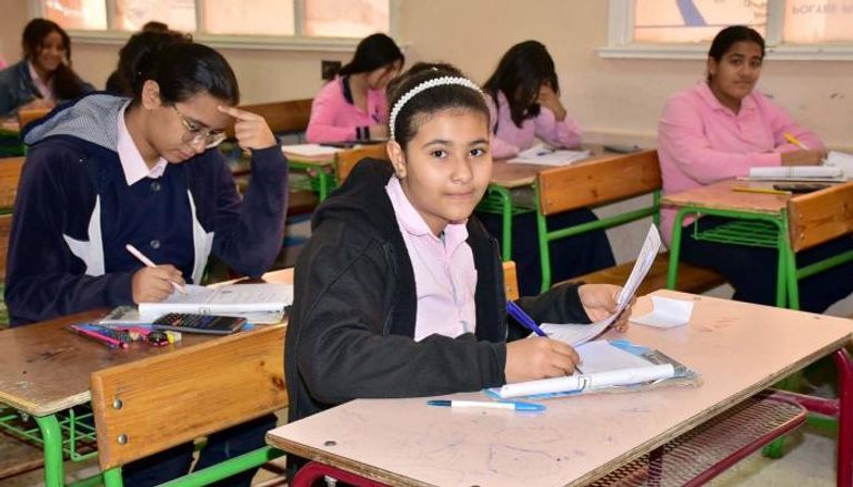 طالبات الشهادة الإعدادية في مصر