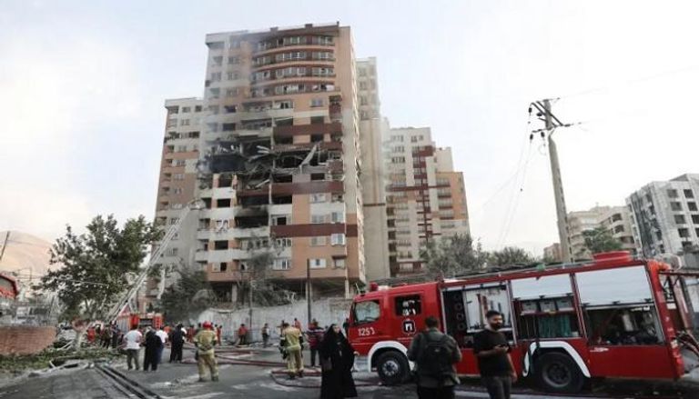 مبنى متضرر في إيران إثر الغارة الإسرائيلية