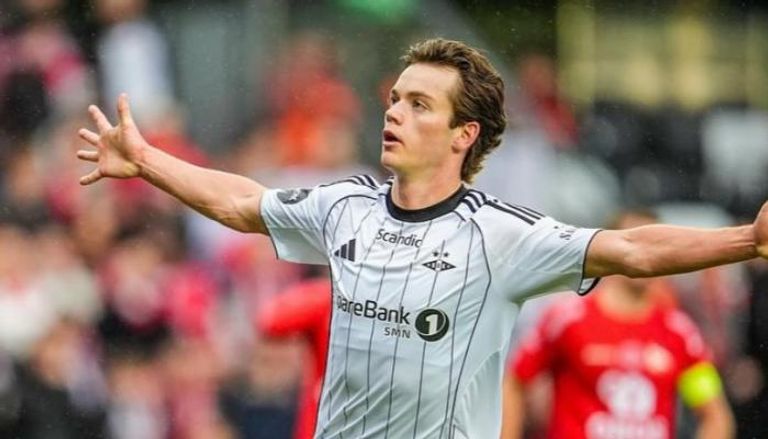 سفيري نيبان لاعب مانشستر سيتي الجديد