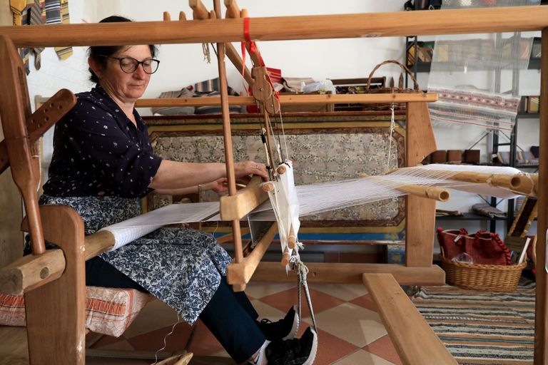 إنتاج الحرير في ألبانيا - أ ف ب