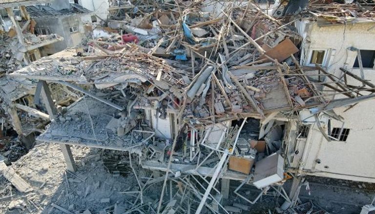 آثار قصف إيراني على تل أبيب