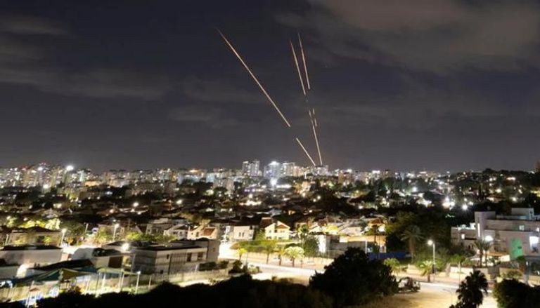 القبة الحديدية تعترض صواريخ فوق عسقلان بإسرائيل