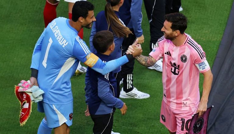 ليونيل ميسي ومحمد الشناوي