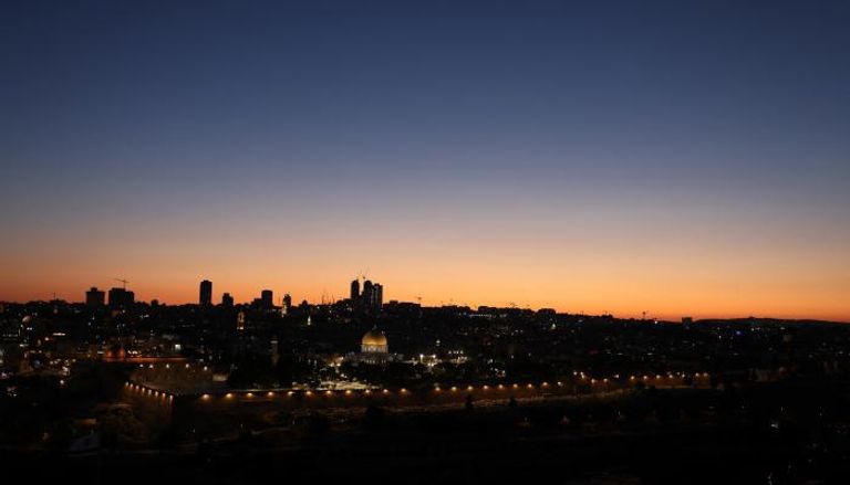 منظر عام لمدينة القدس القديمة مع القبة داخل مجمع المسجد الأقصى