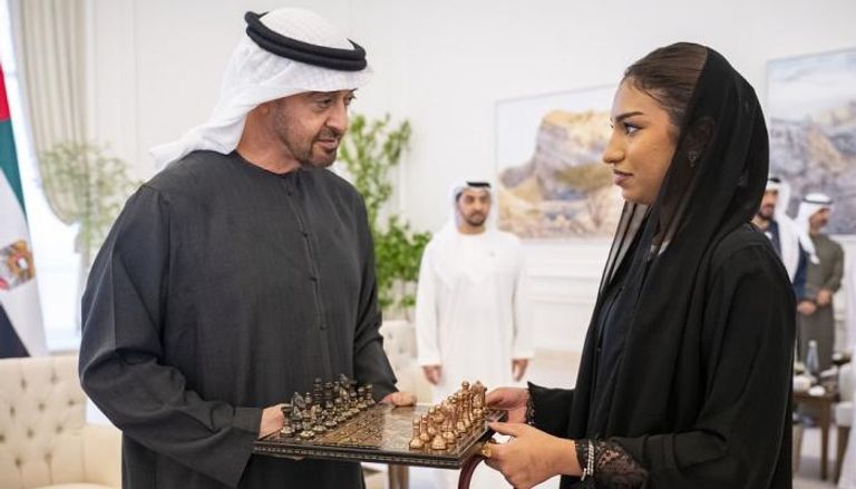 الشيخ محمد بن زايد آل نهيان واللاعبة روضة السركال