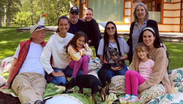 رومر ويليس توجه رسالة لوالدها في عيد الأب